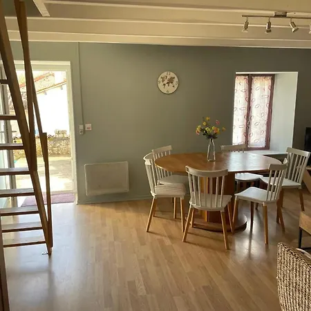 Maison Accueillante Avec Piscine A Tatil Evi Chalandray