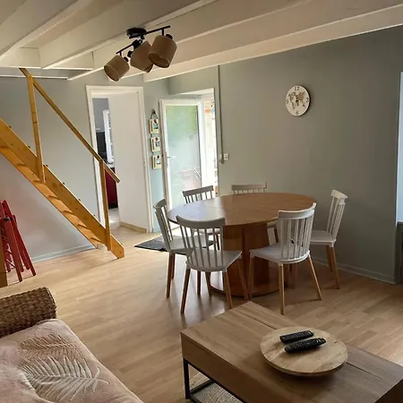 Maison Accueillante Avec Piscine A Chalandray