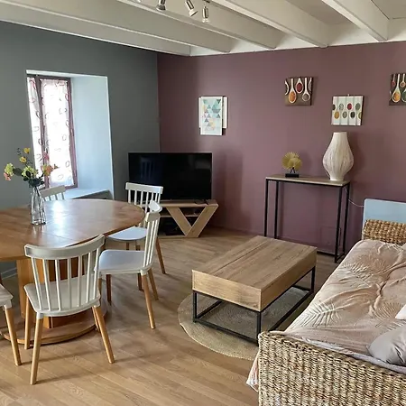 Holiday home Maison Accueillante Avec Piscine A *