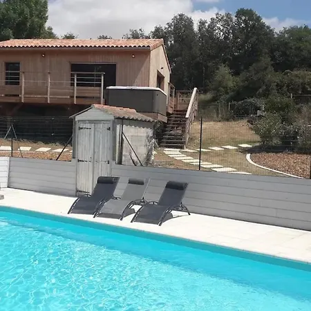 Holiday home Maison Accueillante Avec Piscine A Chalandray