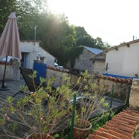 Maison Accueillante Avec Piscine A Holiday home Chalandray