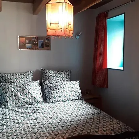 Maison Accueillante Avec Piscine A Chalandray