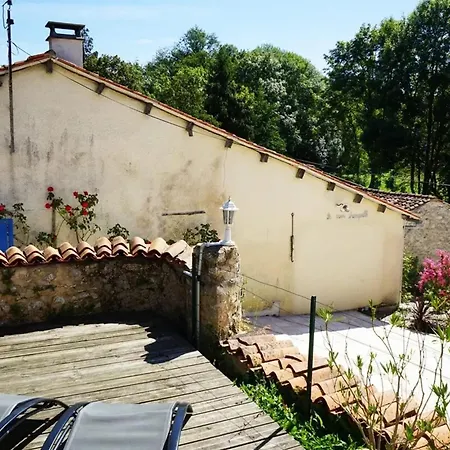 Maison Accueillante Avec Piscine A * Chalandray