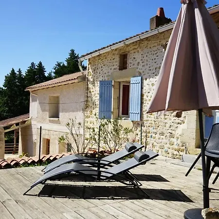 Maison Accueillante Avec Piscine A Chalandray