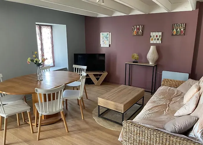 Holiday home Maison Accueillante Avec Piscine A *