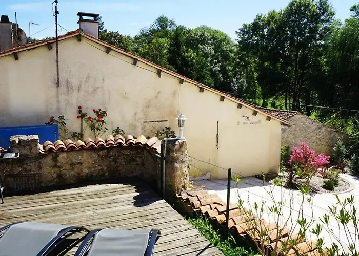 Maison Accueillante Avec Piscine A * Chalandray