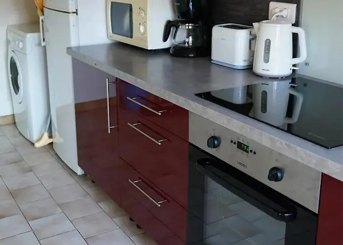 Maison Accueillante Avec Piscine A Holiday home