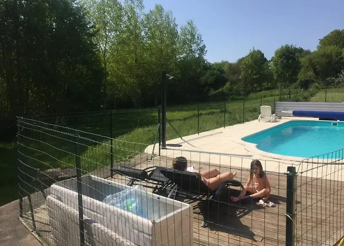 Holiday home Maison Accueillante Avec Piscine A Chalandray